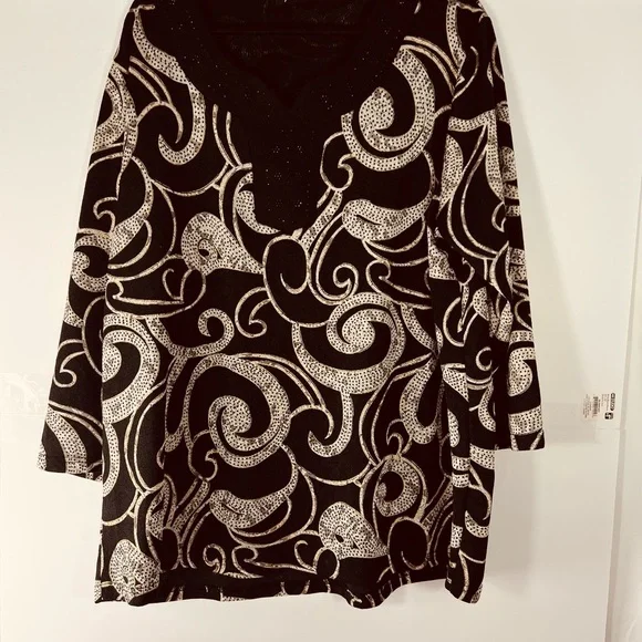 Black and White Long Sleeve Dress - Picture 2 of 10